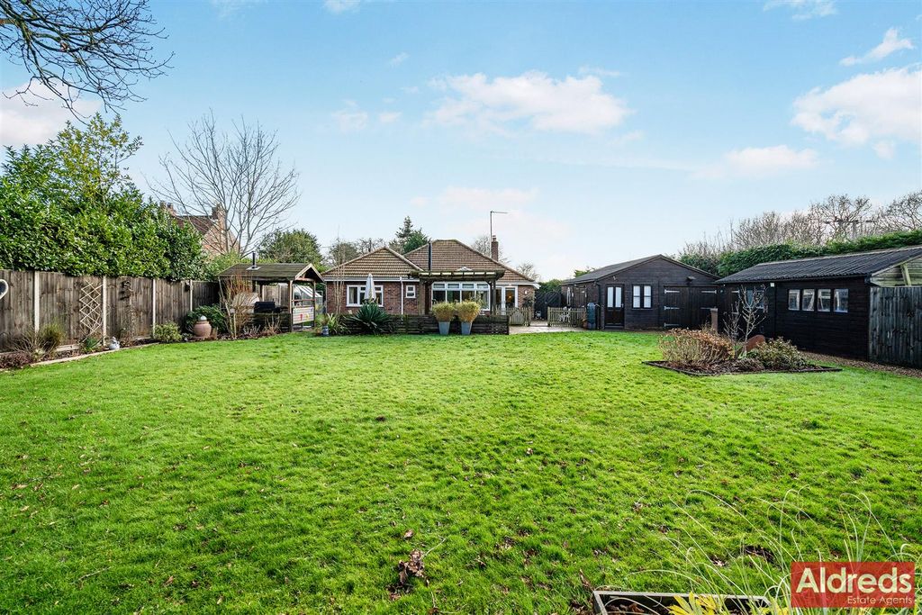 Property photo 3 of 22 Garden And Rear Aspect