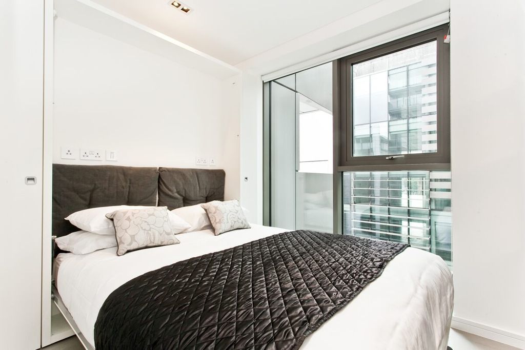 Property photo 3 of 11 Jll