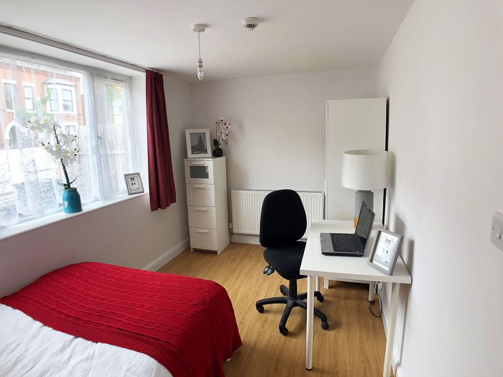 Property photo 2 of 9 200