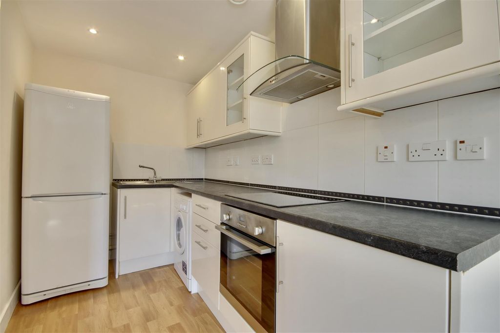 Property photo 2 of 7 3A7A943C-Bf3C-492A-B3D8-9F7Abfc00148_1_201_A.Jpeg