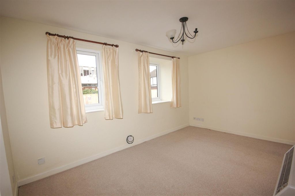 Property photo 3 of 9 Living Room.Jpg