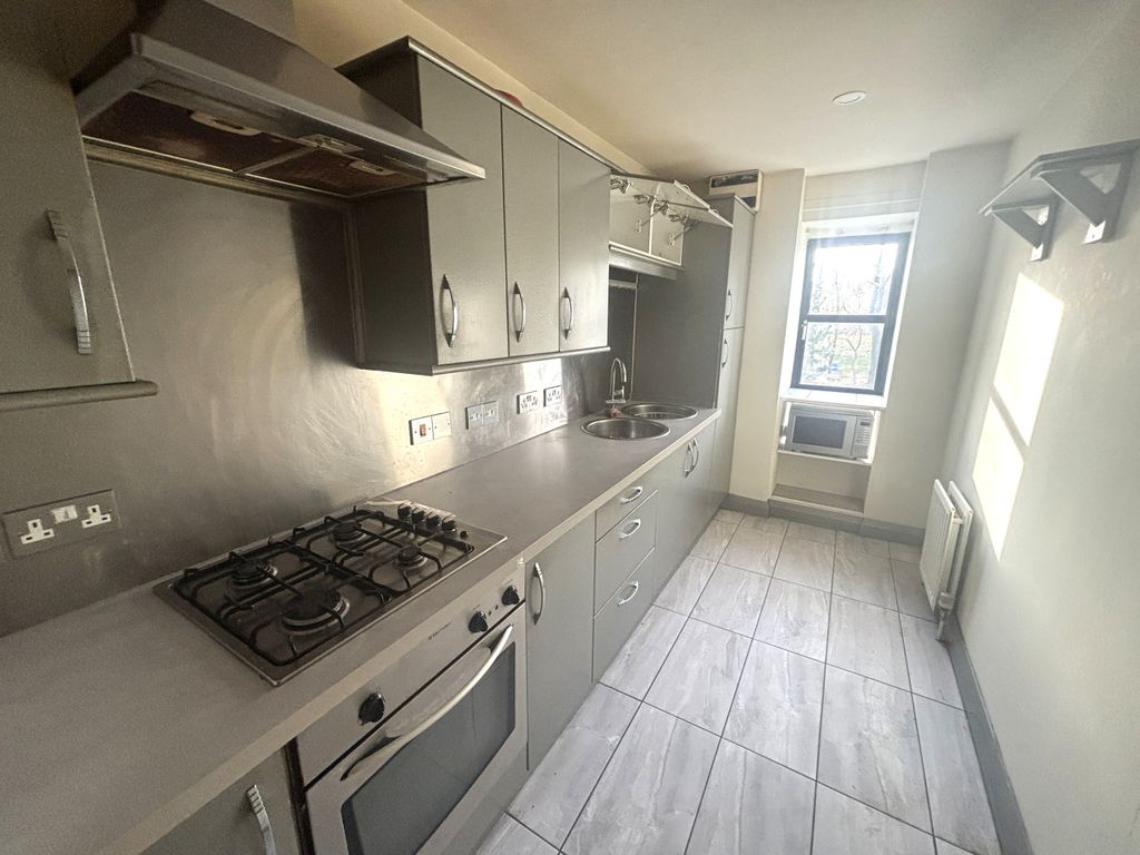 Property photo 3 of 8 3.Jpg