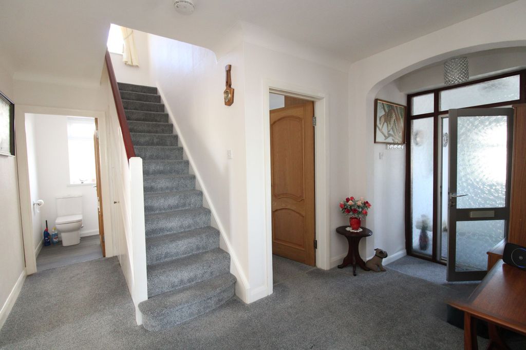 Property photo 3 of 25