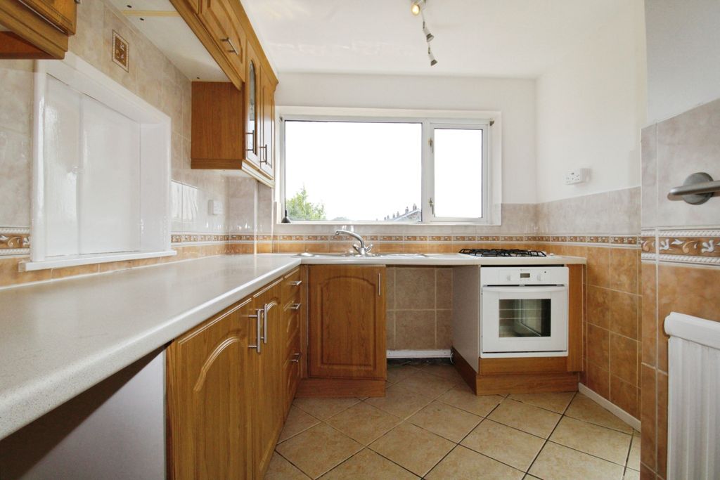 Property photo 3 of 8 Kitchen