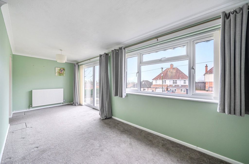 Property photo 3 of 15 Sitting/Dining Room