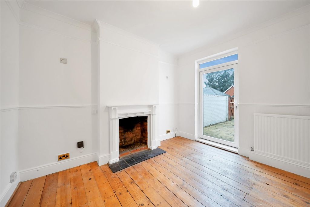 Property photo 3 of 13 Levington Rd-20.Jpg