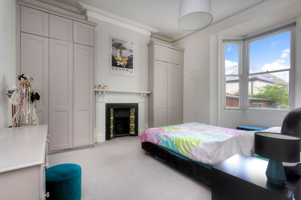 Property photo 3 of 20