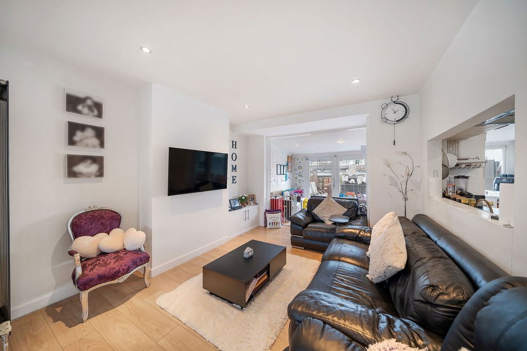 Property photo 3 of 25