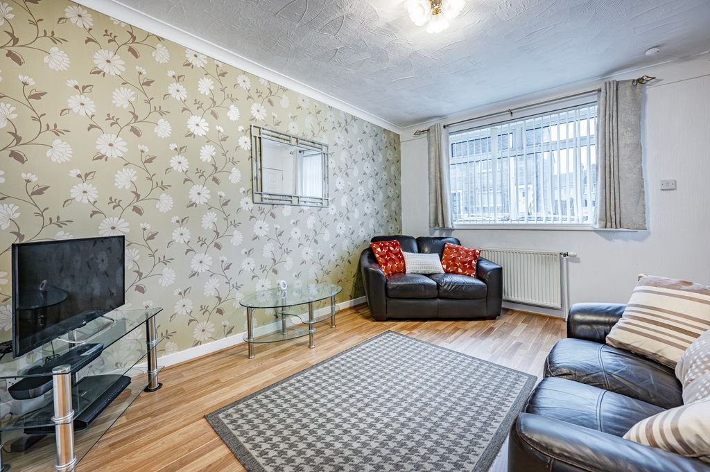 Property photo 2 of 33