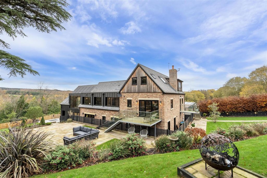 Property photo 1 of 15 External