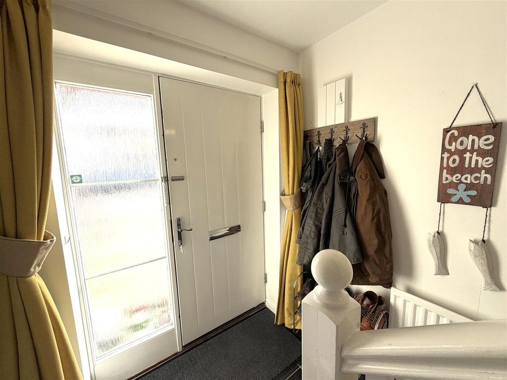 Property photo 2 of 23 Entrance Hall.Jpg