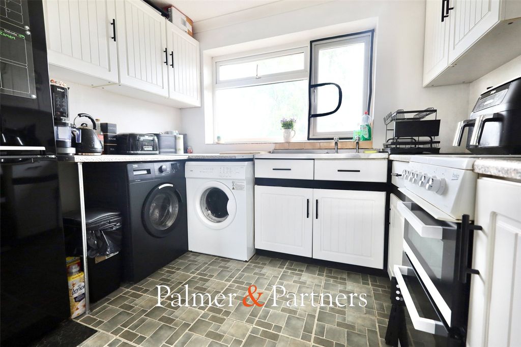 Property photo 3 of 8 Picture No. 06