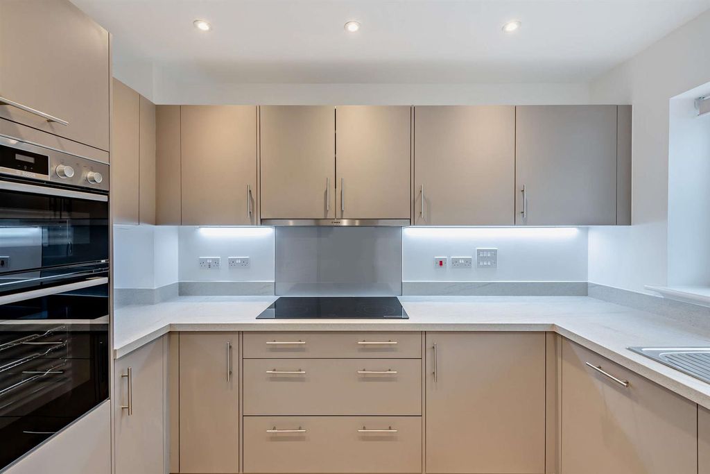 Property photo 1 of 13 8636248-Interior12-800.Jpg