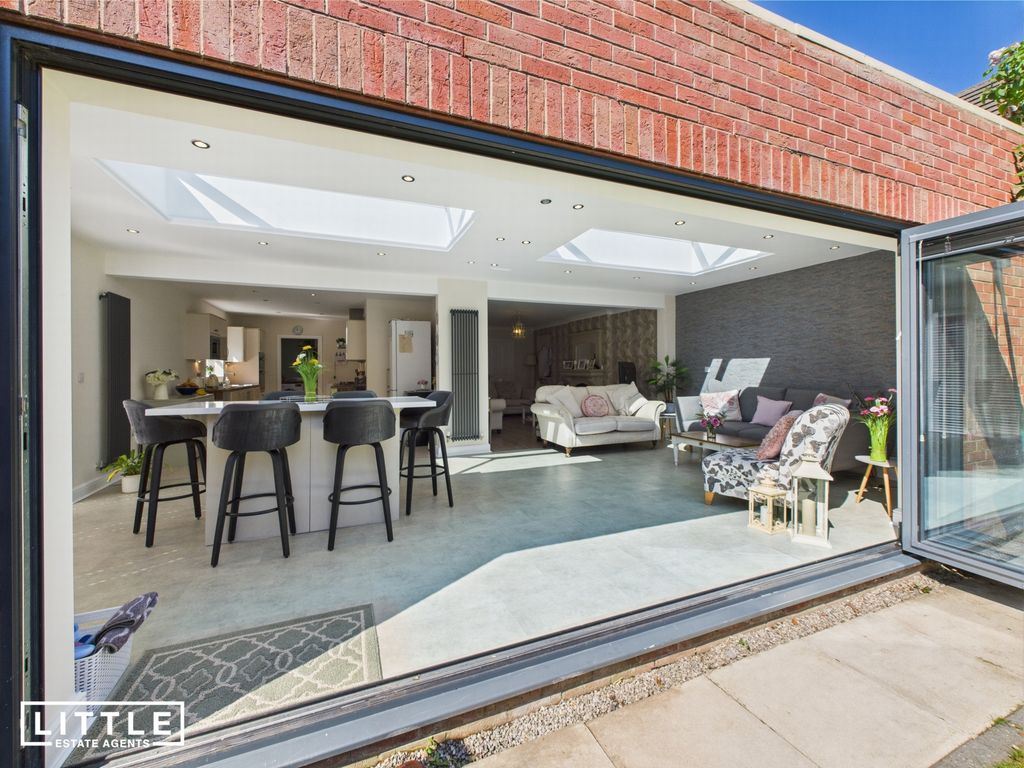 Property photo 3 of 46 Photo 18