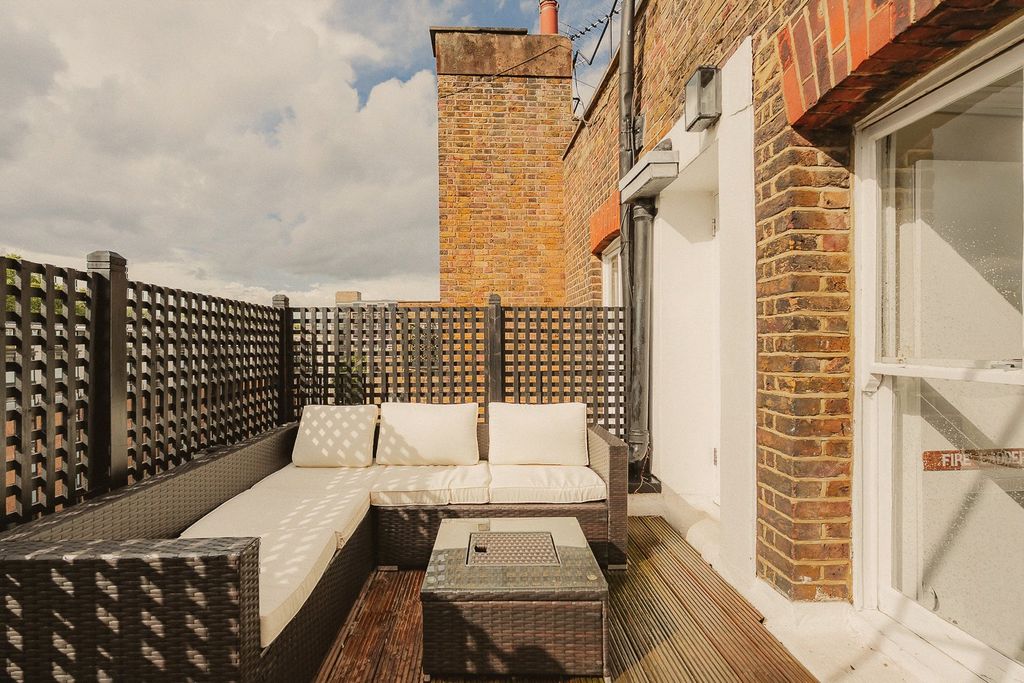 Property photo 3 of 11 Terrace