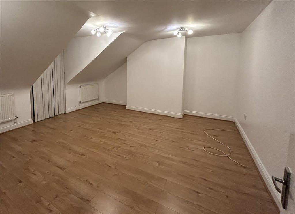 Property photo 1 of 2