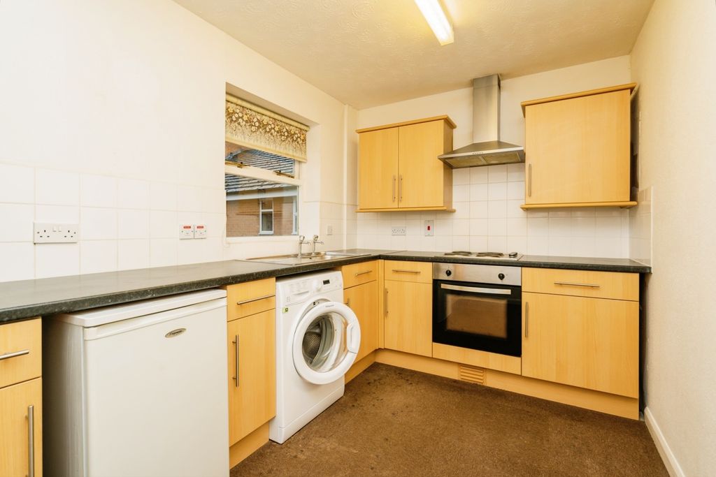 Property photo 3 of 14 Kitchen