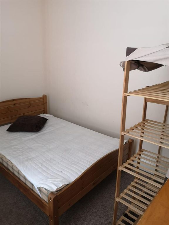 Property photo 2 of 6 Room 4, 39 Holly Road