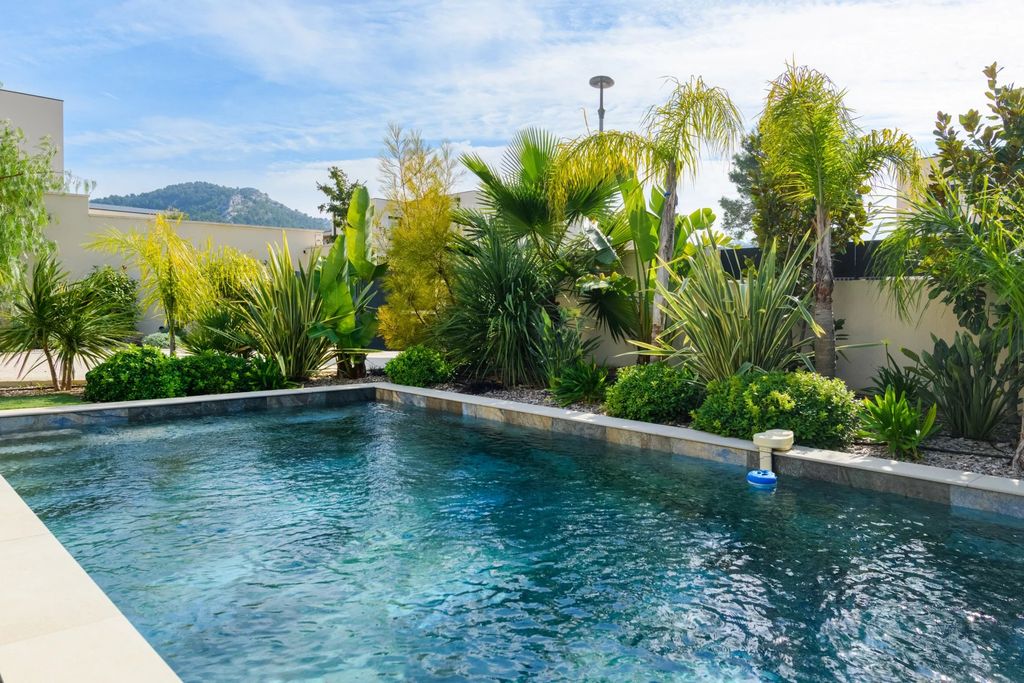 Property photo 3 of 23