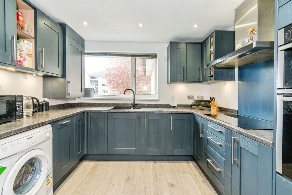 Property photo 3 of 12