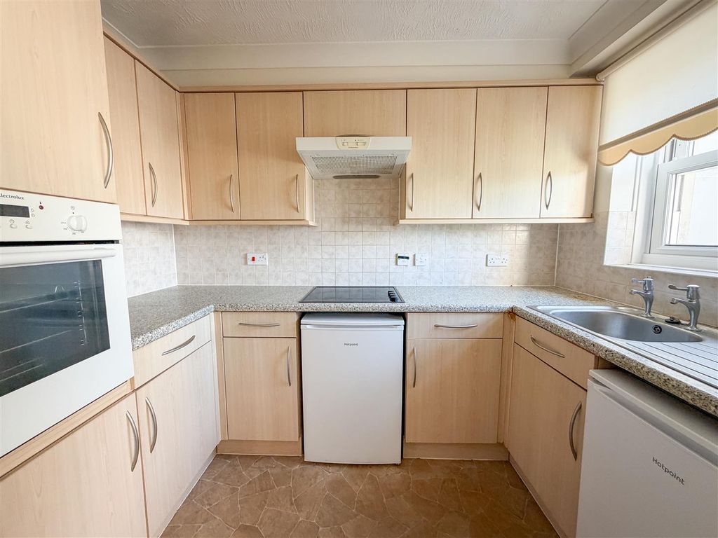 Property photo 3 of 16 Kitchen