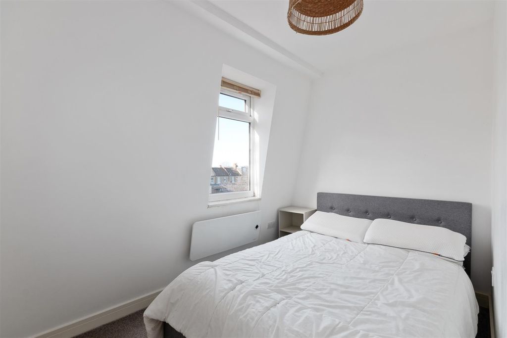 Property photo 3 of 9 Bedroom