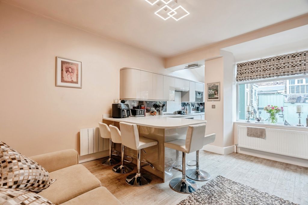 Property photo 2 of 20 Pbox-Img.Jpg