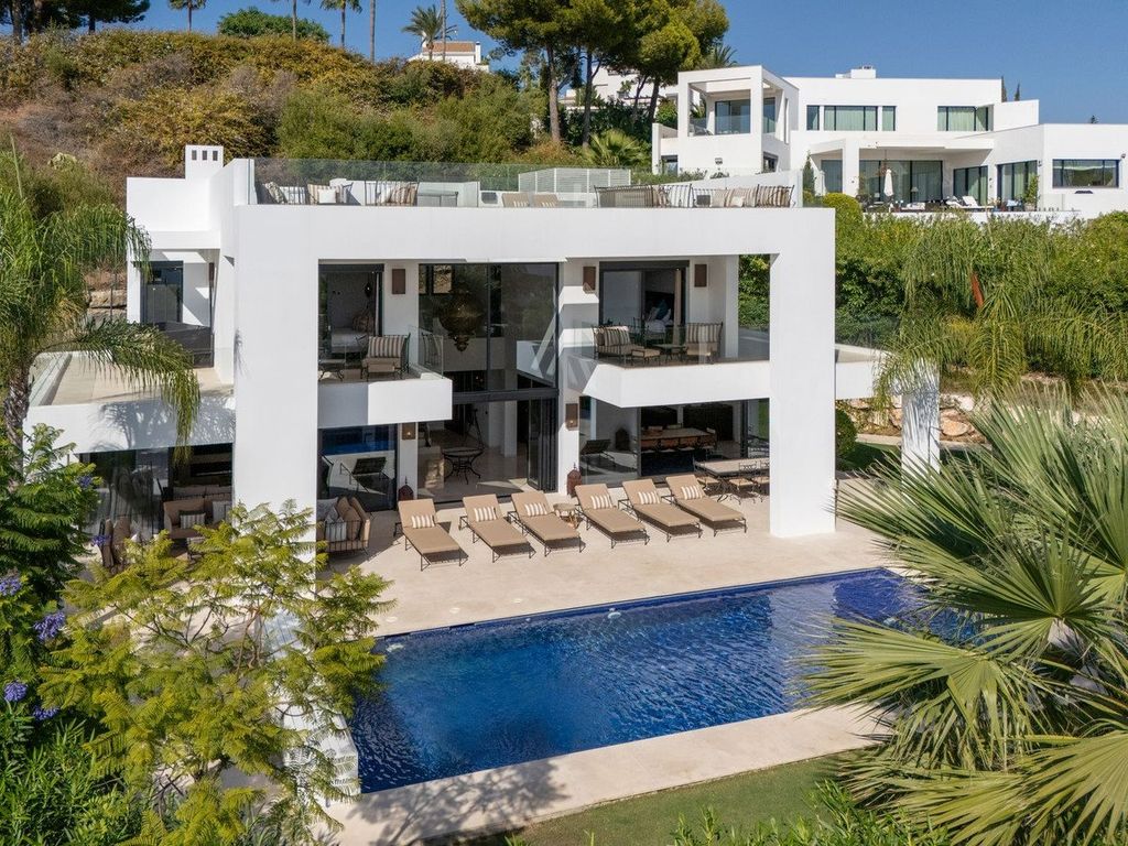 Property photo 1 of 25 Villa, Nueva Andalucía