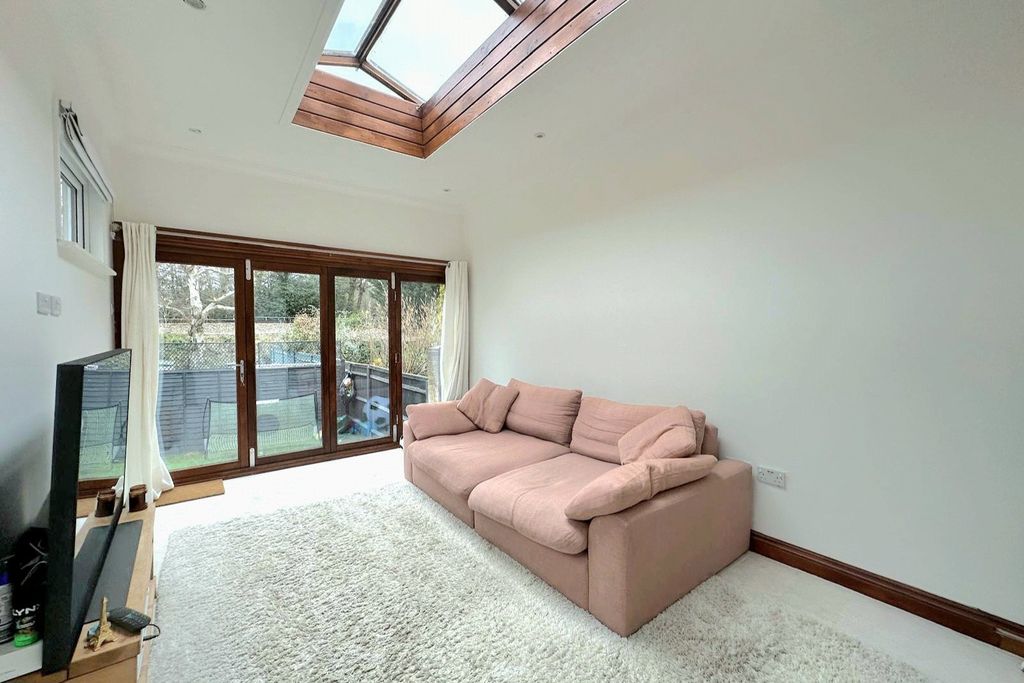 Property photo 2 of 8 Picture No. 04