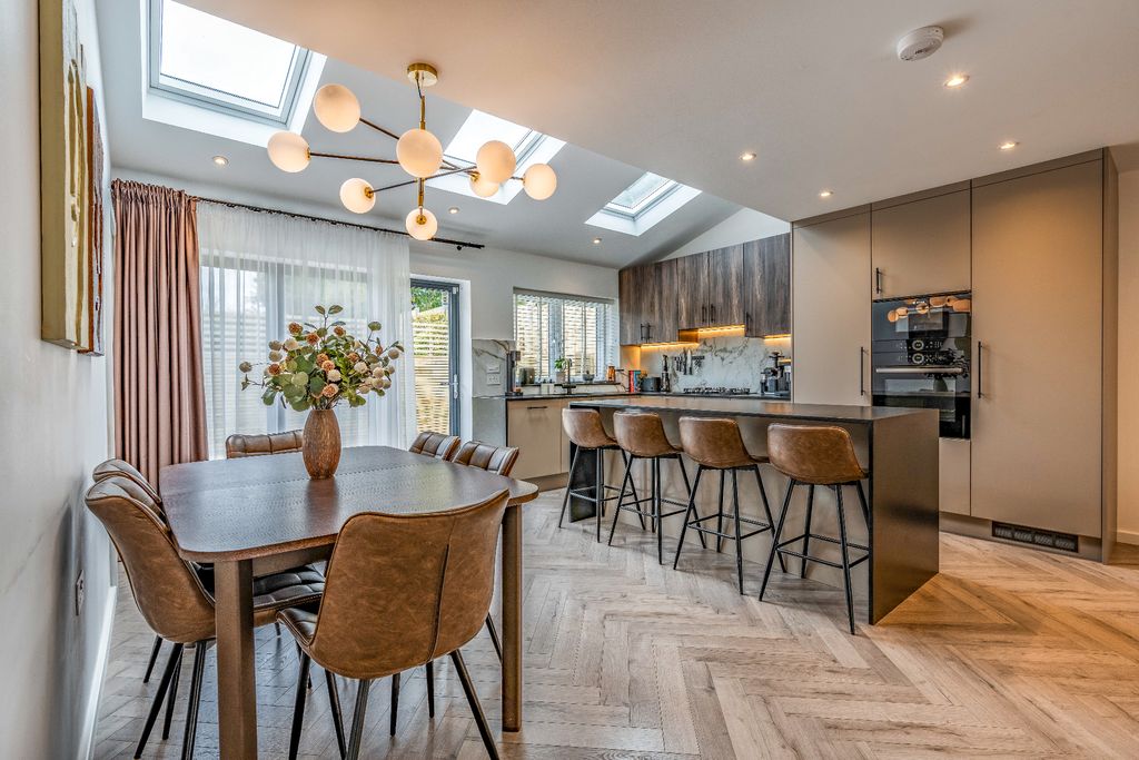 Property photo 2 of 38