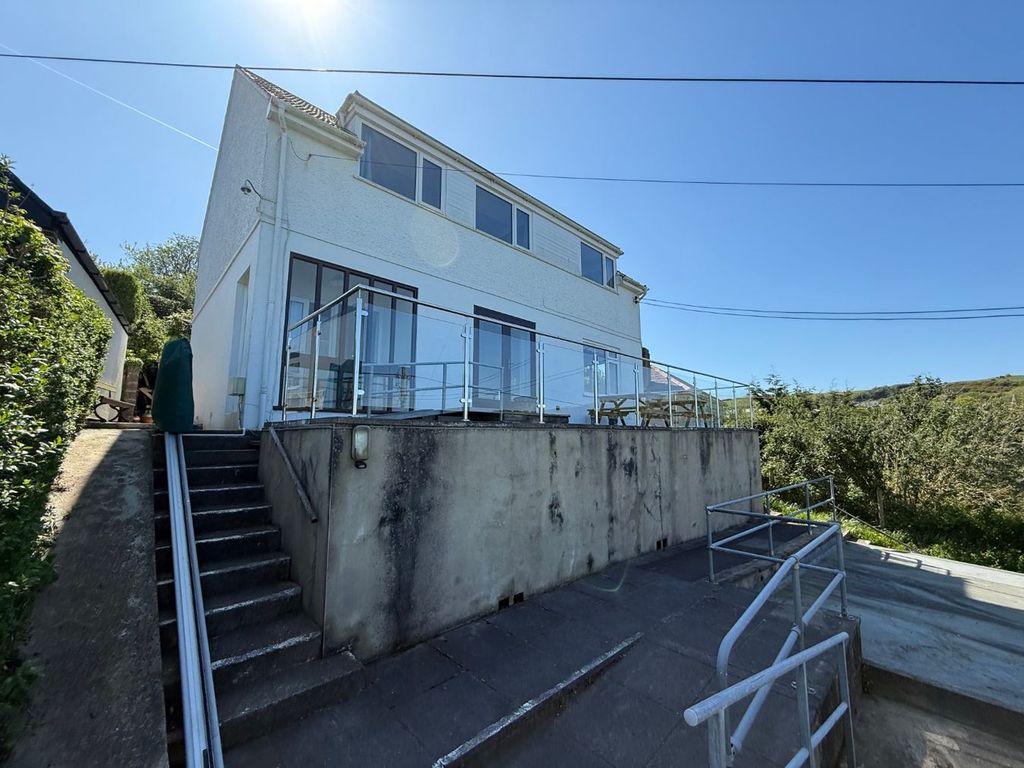 Property photo 1 of 30