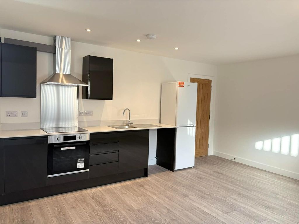 Property photo 1 of 6 Kitchen (3).Jpg