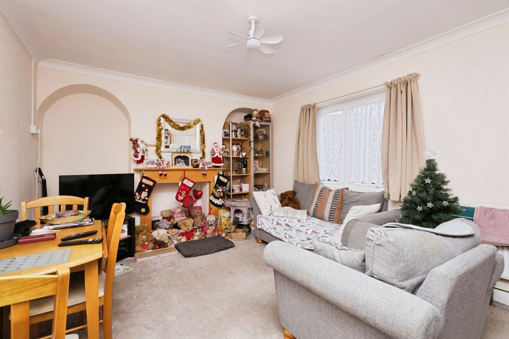 Property photo 2 of 14