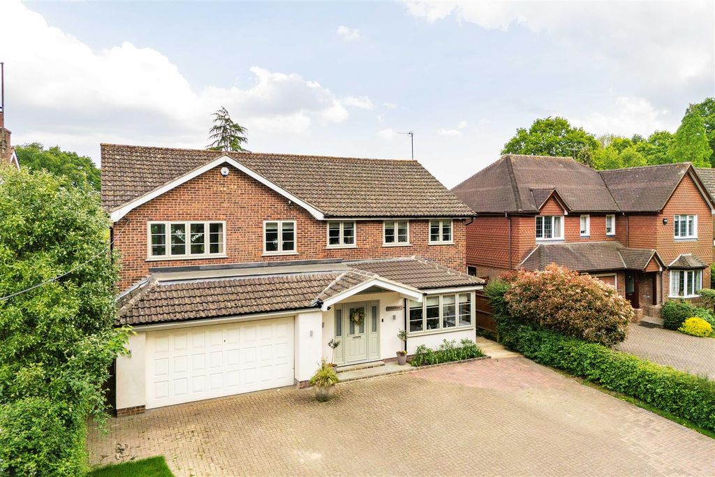 Property photo 2 of 25