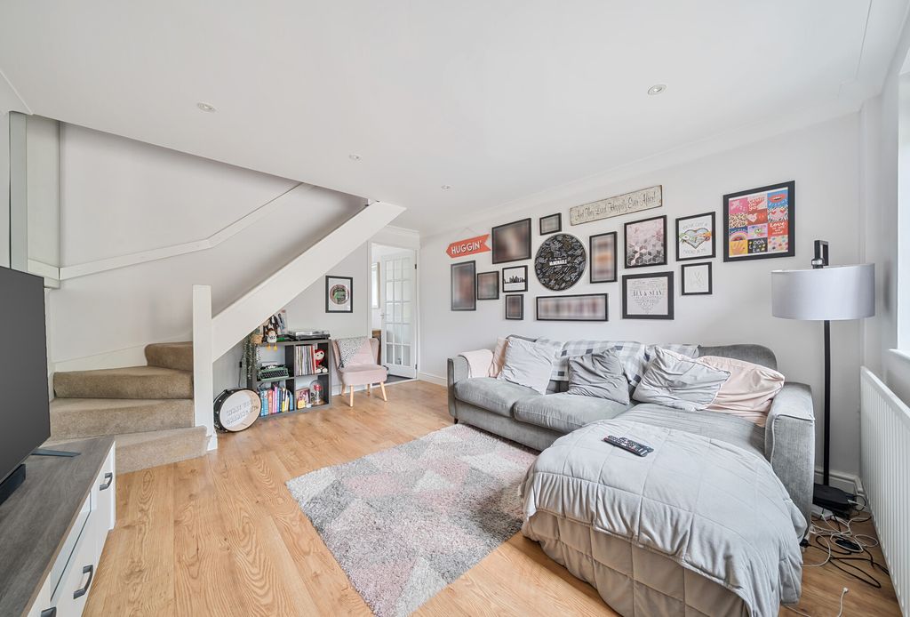 Property photo 3 of 10 1330685-3-688392d...