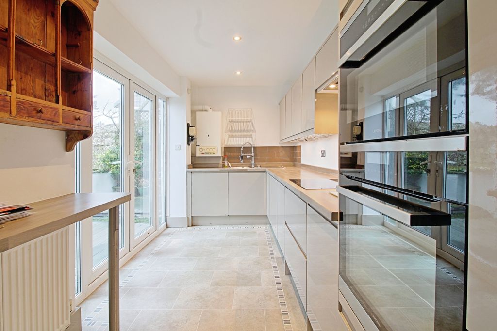 Property photo 2 of 17