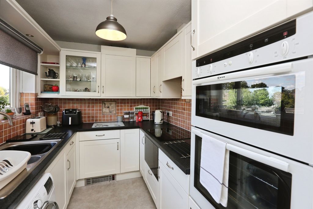 Property photo 3 of 11