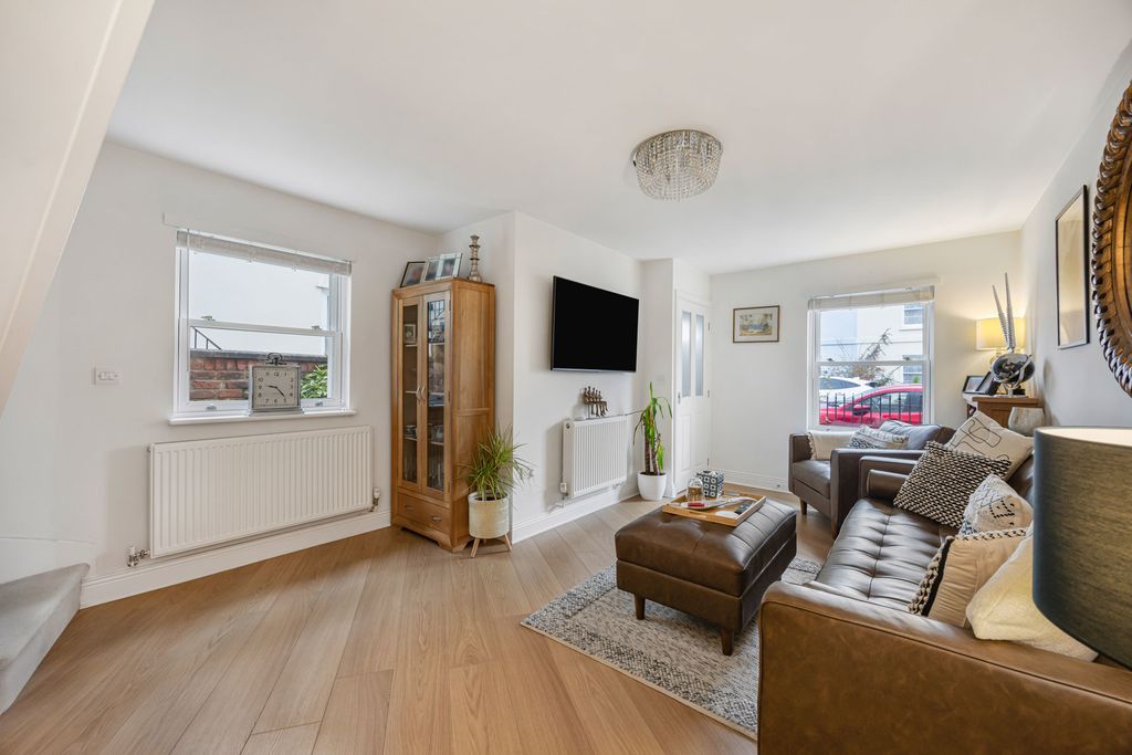 Property photo 2 of 16 Reception 3