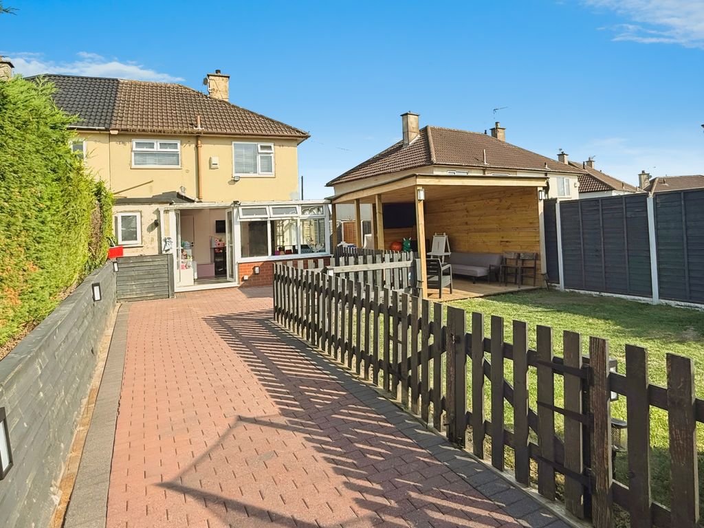 Property photo 2 of 33