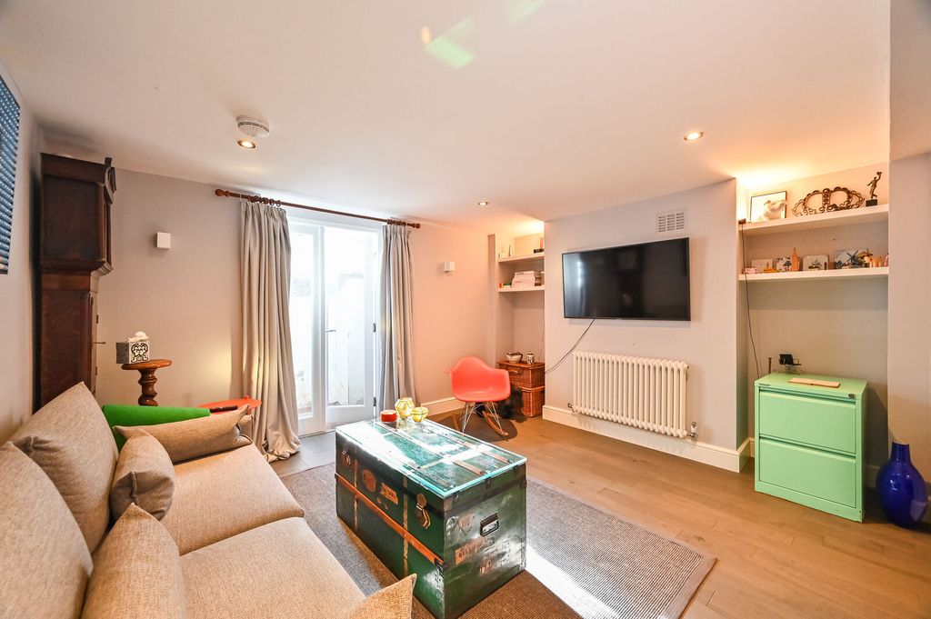 Property photo 2 of 21