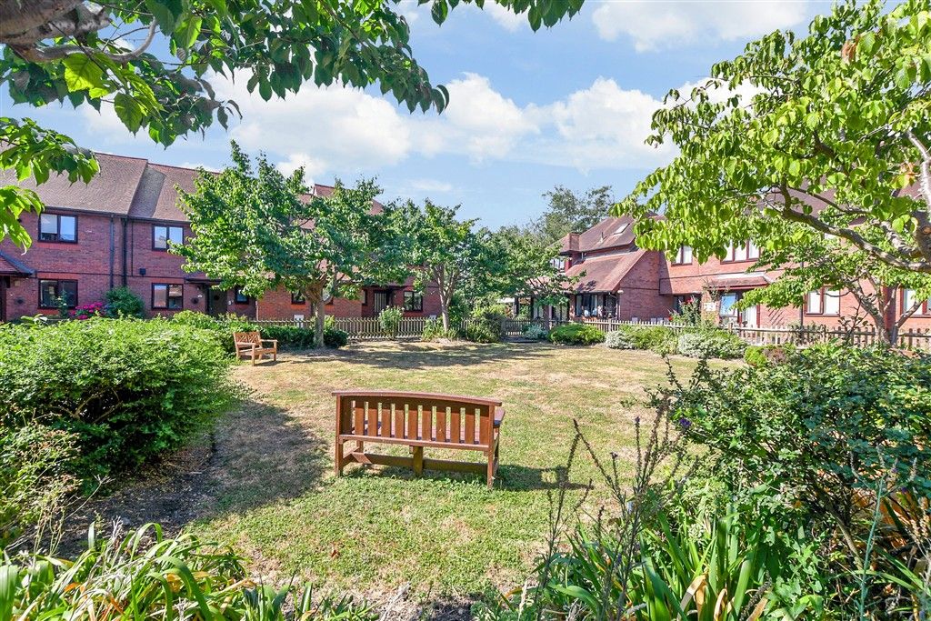 Property photo 1 of 4 Communal Gardens