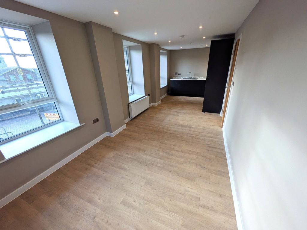 Property photo 2 of 9 Lounge Towards Kitchen