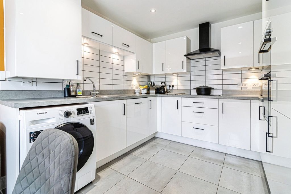 Property photo 3 of 12 Photo