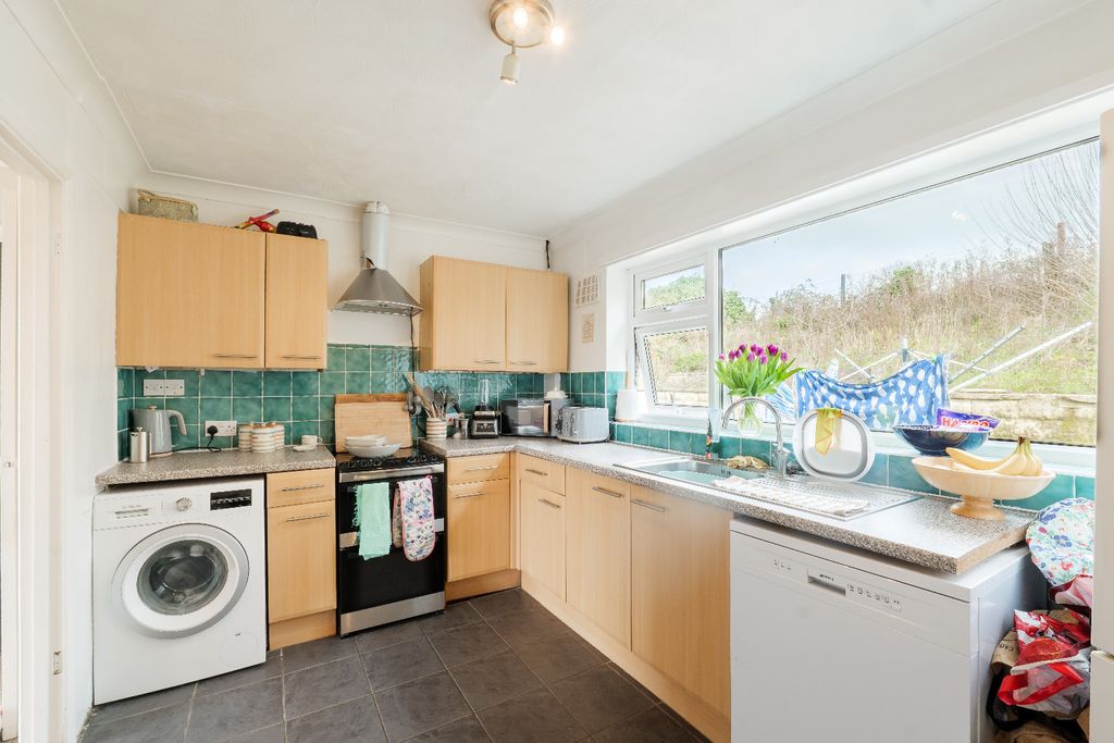 Property photo 3 of 13 4934385