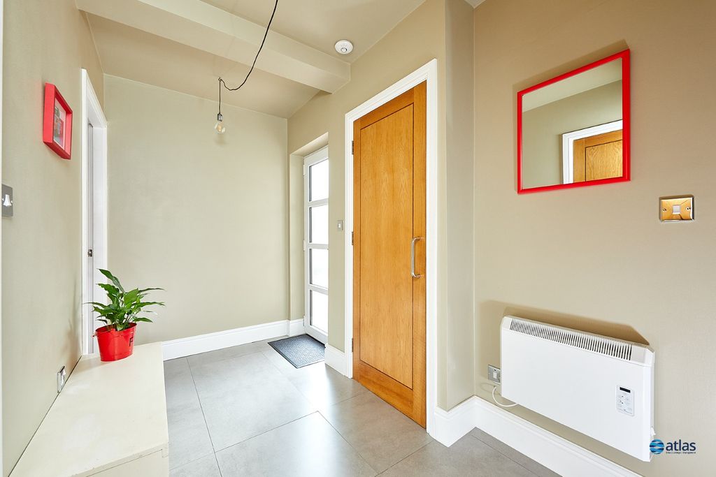 Property photo 3 of 14 Entrance