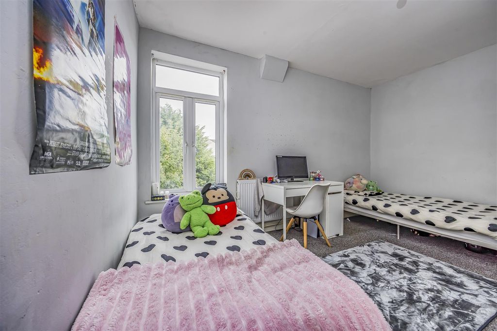Property photo 3 of 17 92 Newcomen Road, Portsmouth-Porticomarketing-Sold