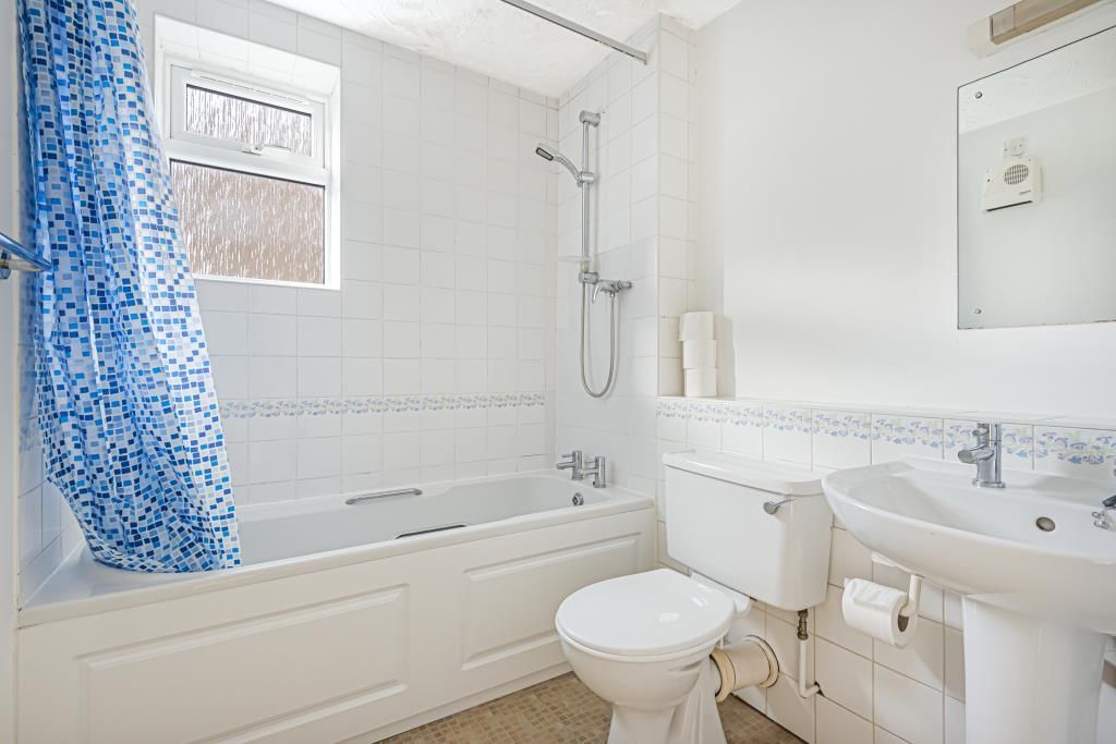 Property photo 2 of 19 Bathroom