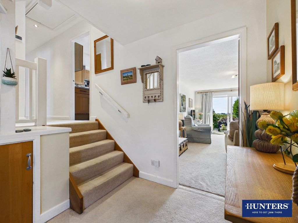 Property photo 3 of 38 Entrance Hall