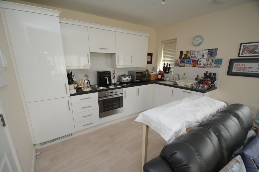 Property photo 2 of 15 Kitchen
