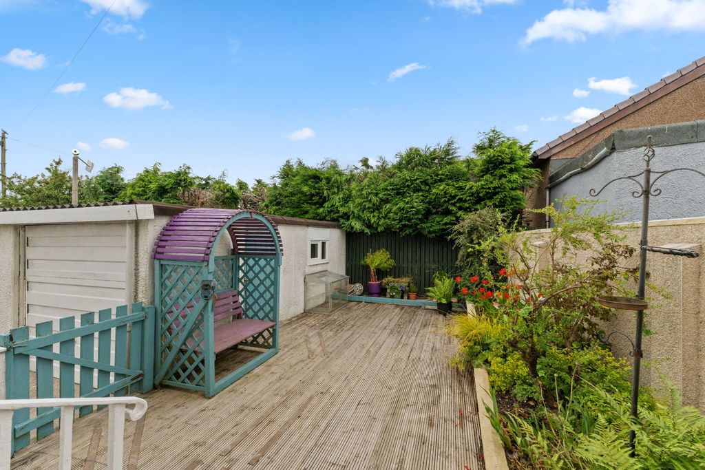 Property photo 2 of 33